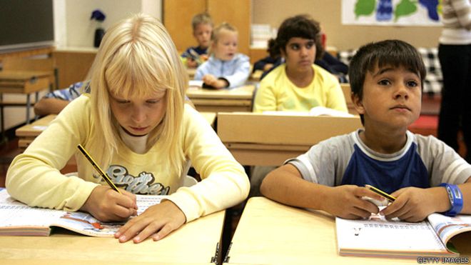 POR UNA EDUCACIN INDEPENDIENTE DEL PODER POLTICO